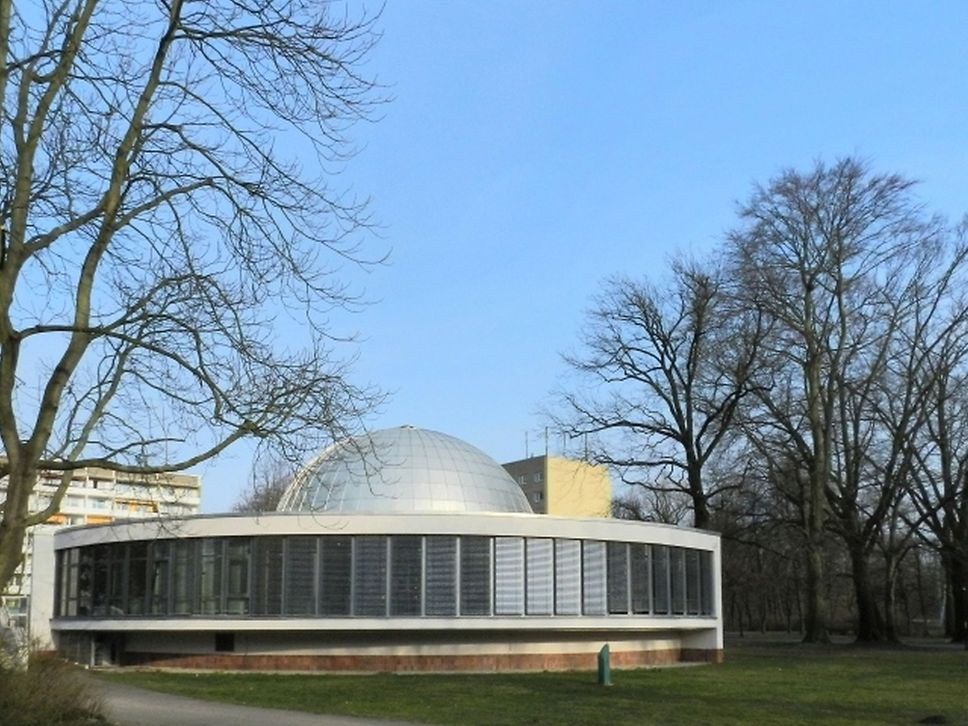 Außenansicht des Planetariums in Cottbus.