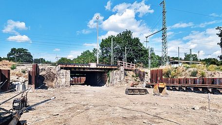 Blick auf die Bauarbeiten an der Eisenbahnüberführung am Bahnhof Königs Wusterhausen.