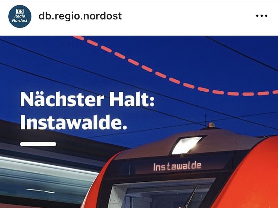 Erster Post von DB Regio Nordost bei Instagram zeigt einen roten Regionalzug mit Aufschrift "Instawalde".