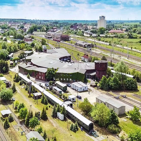 Gelände des Lokschuppens Pasewalk aus der Vogelperspektive fotografiert.
