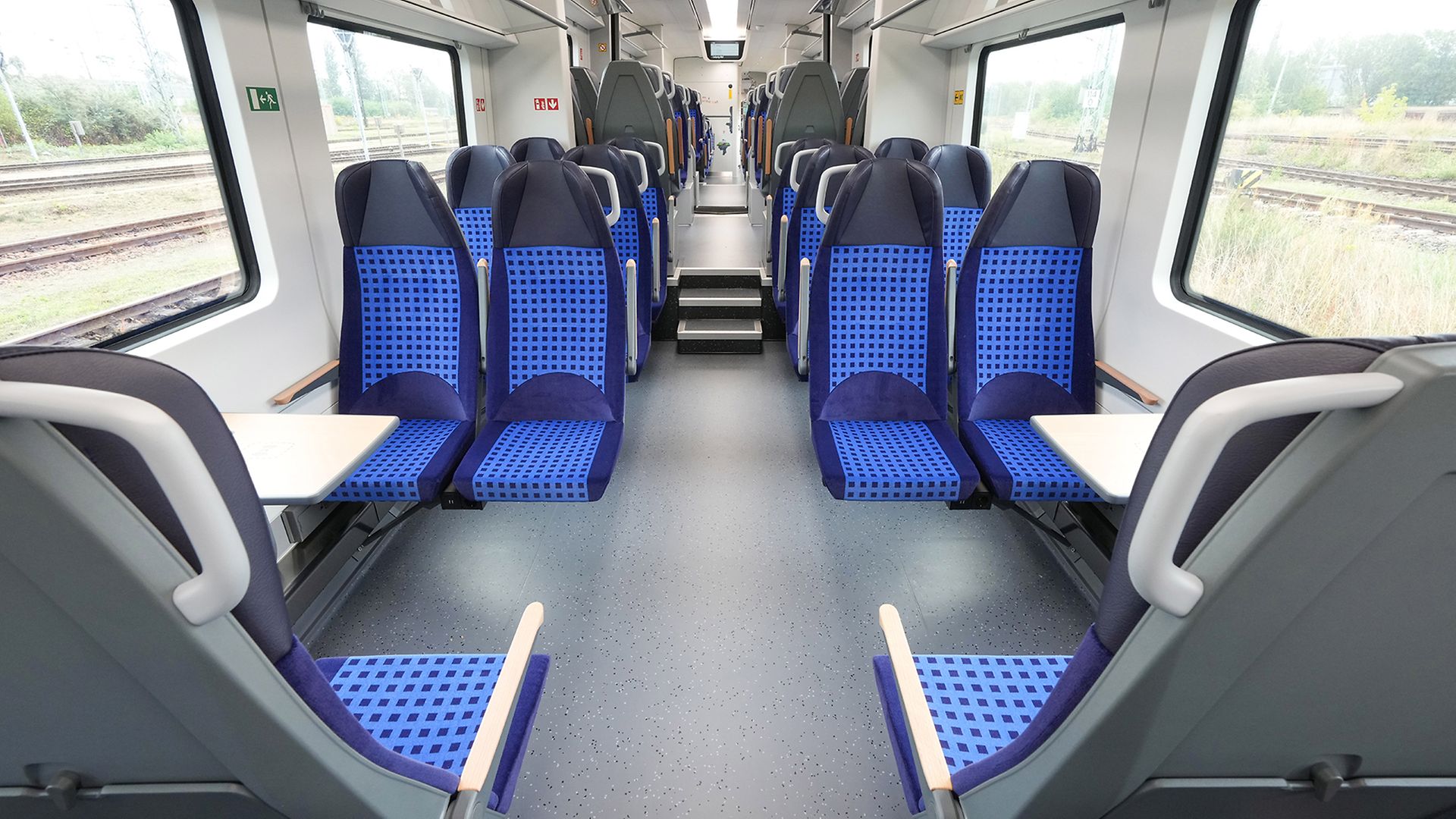 Ansicht der zweiten Klasse im Zug