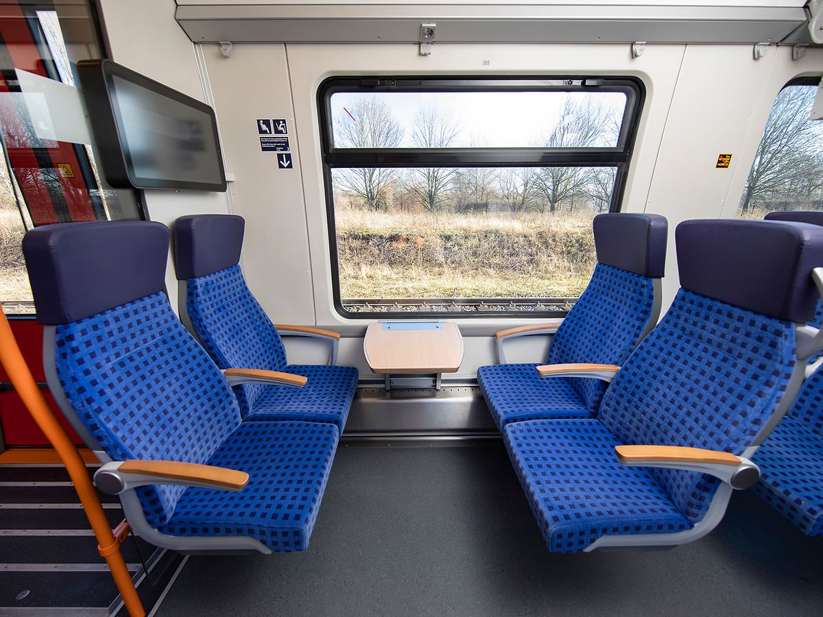 Nachher Bild: 2. Klasse im Zug