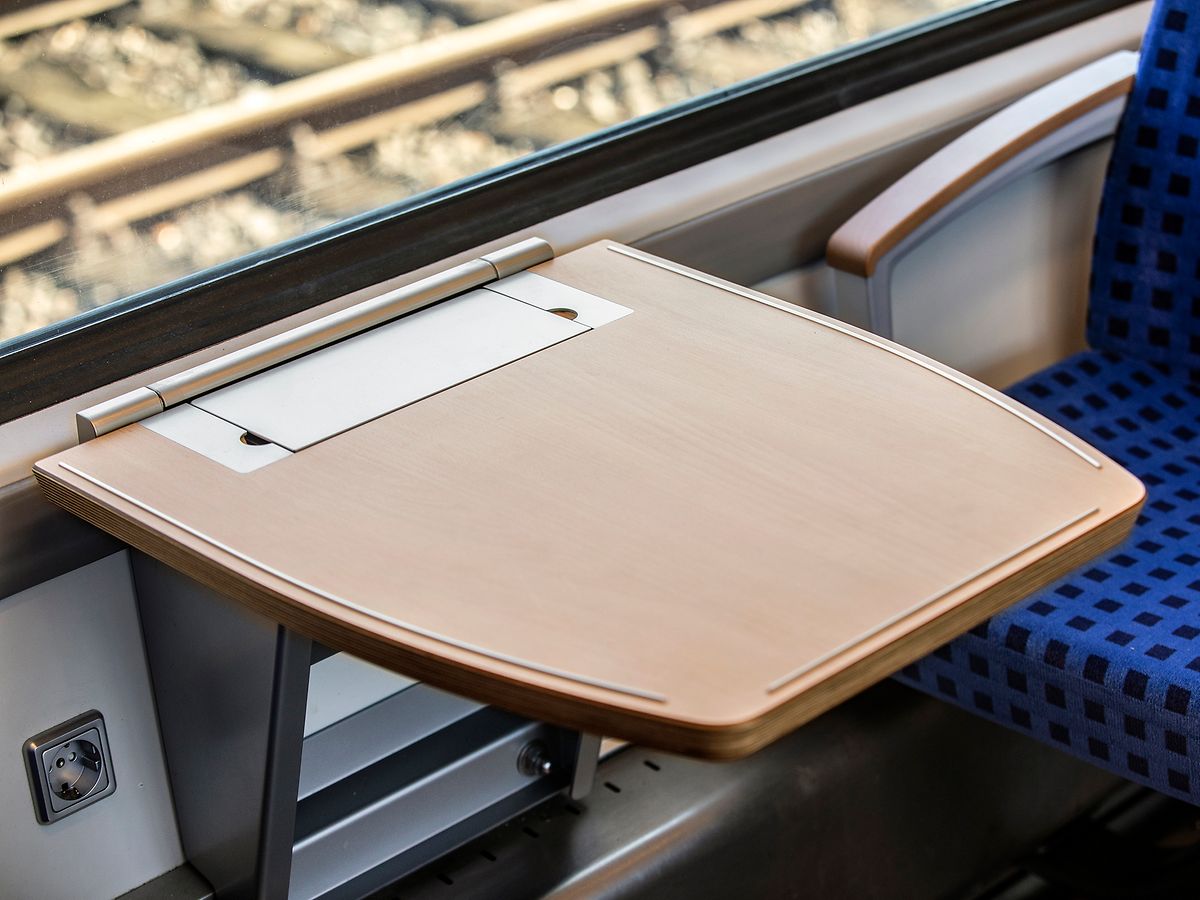 Nachher Bild: Tische und Steckdosen