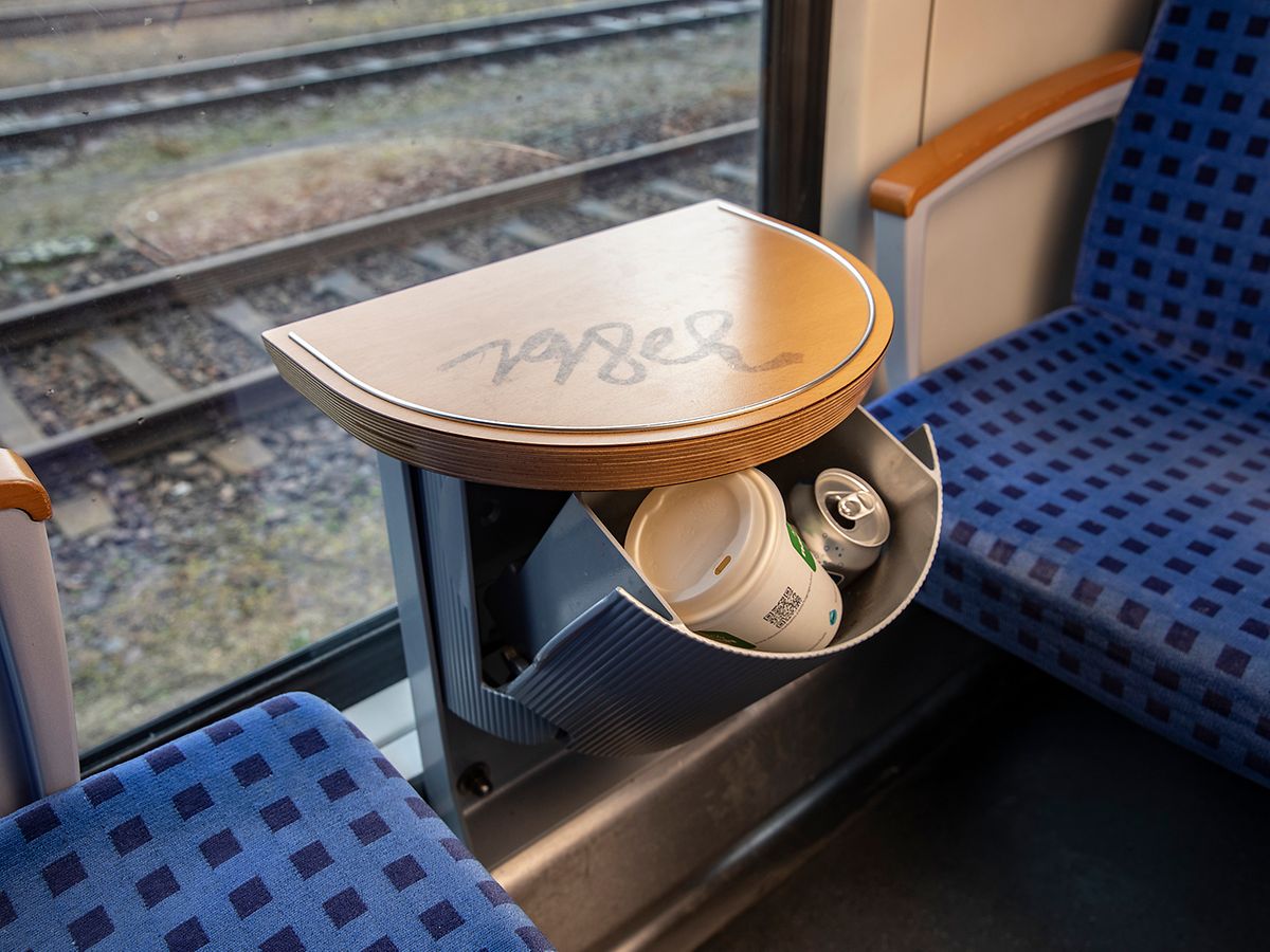 Vorher Bild: Tische und Steckdosen