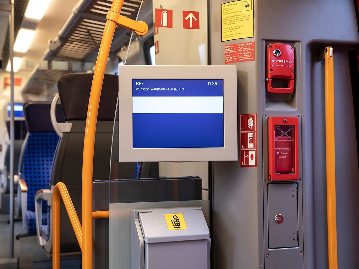 Vorher Bild: Display im Zug