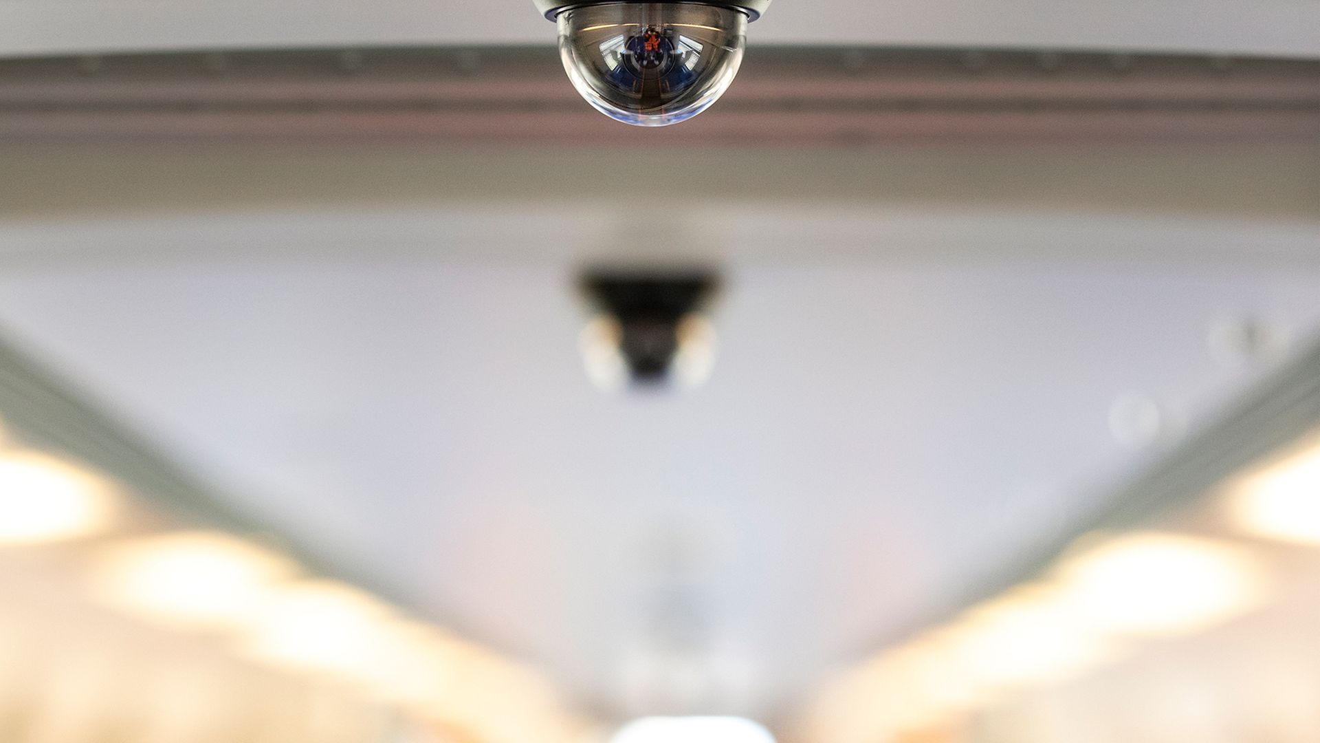 Mehrere Kameras an der Decke eines Talent-2-Fahrzeugs 