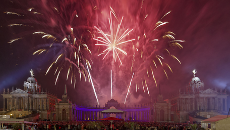 Opulentes Feuerwerk auf der Schloessernacht.