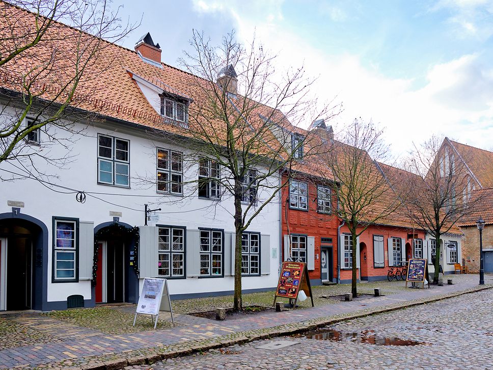 Außenaufnahme des Klosterhofs mit Goldschmiede