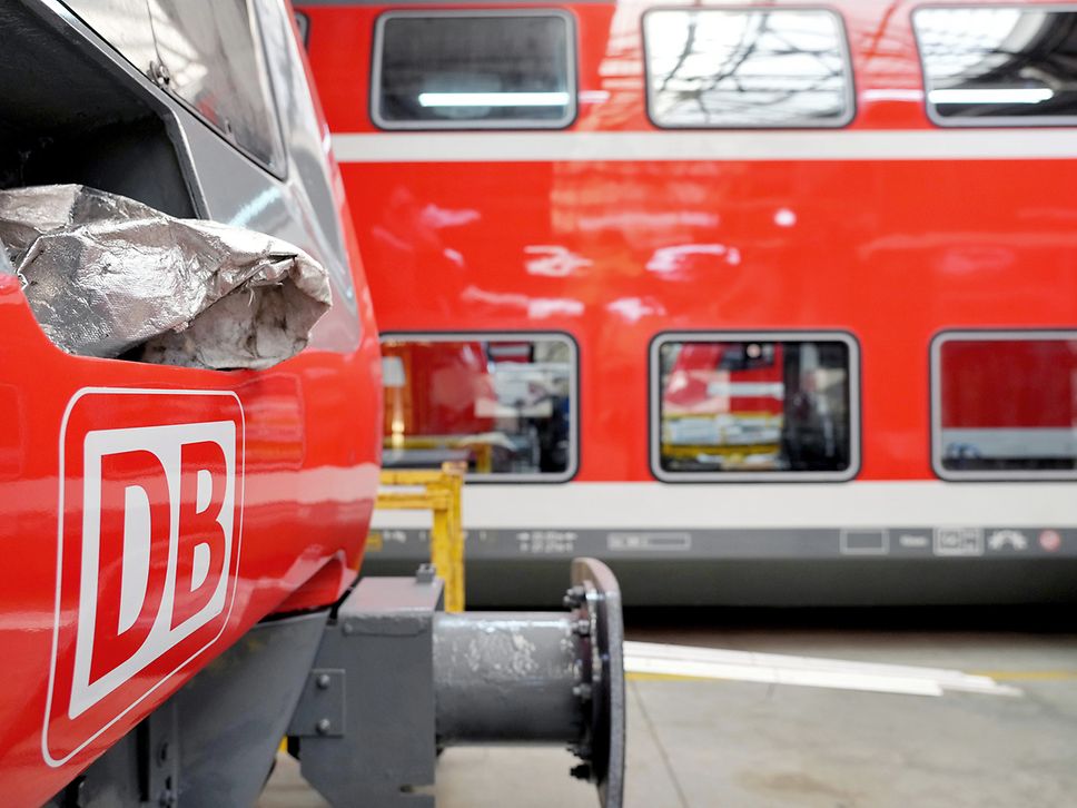 Doppelstockzüge zum Umbau im Werk Wittenberge