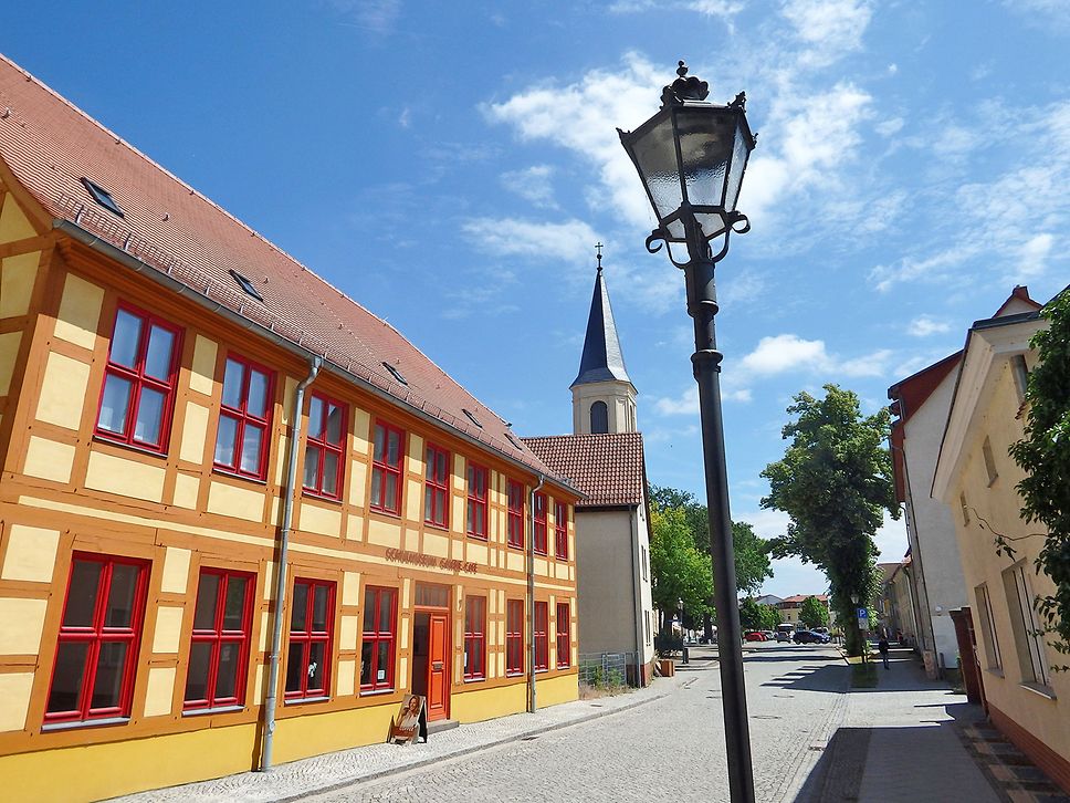 Blick in eine Straße in der Altstadt von Zossen.