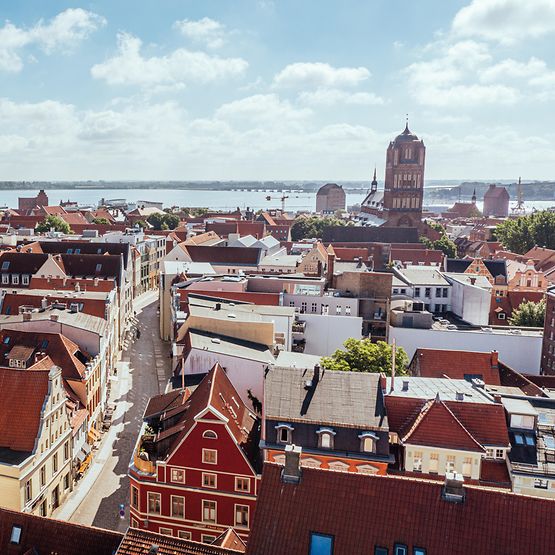 Blick auf die Heilgeiststraße in der Hansestadt Stralsund aus der Vogelperspektive
